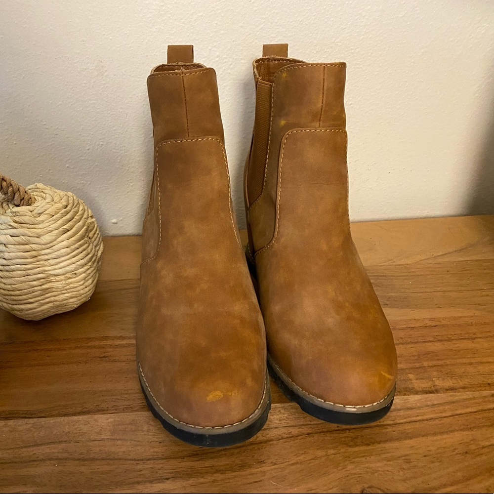 Universal Thread Wedge boot